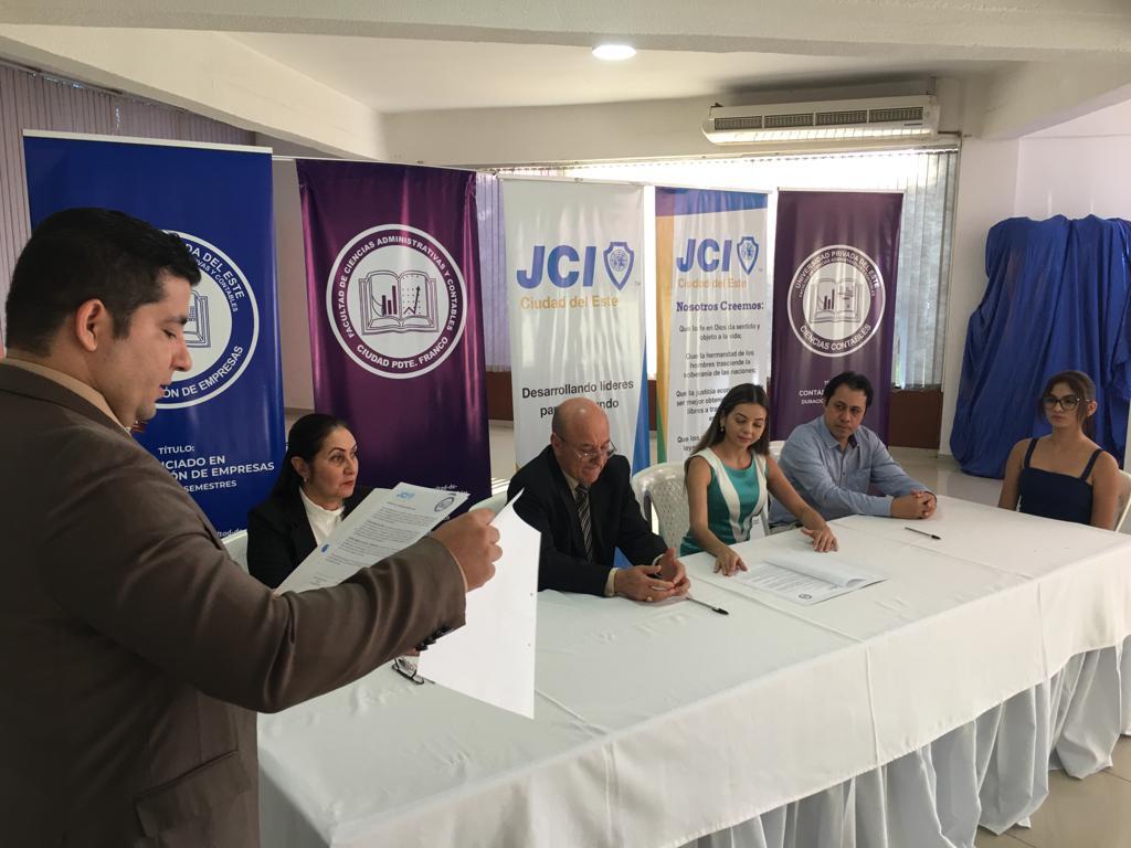 Firma de Convenio entre la Facultad de Ciencias Administrativas y Contables UPE y la JCI Ciudad del Este